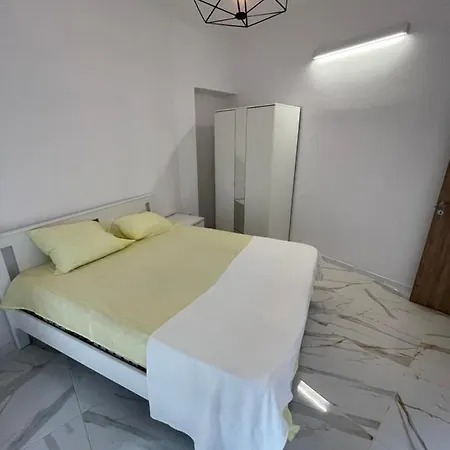 3 In The Center Of Apartment *