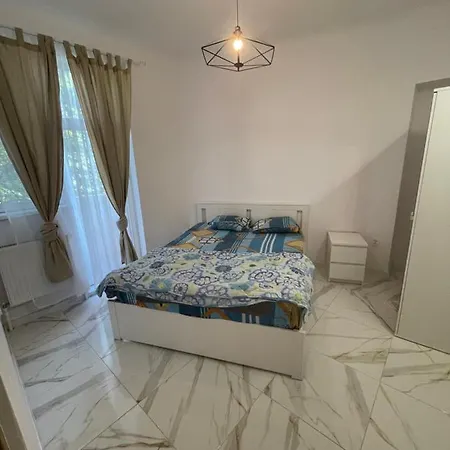 3 In The Center Of Apartment *