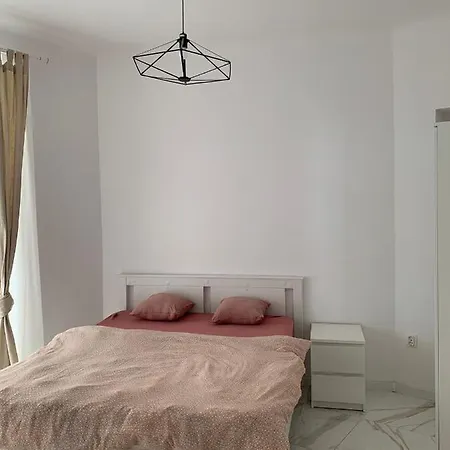 3 In The Center Of Apartment