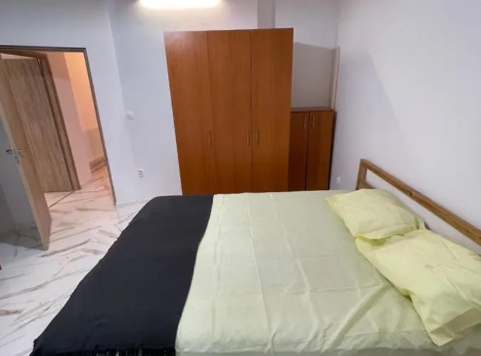 3 In The Center Of Apartment *